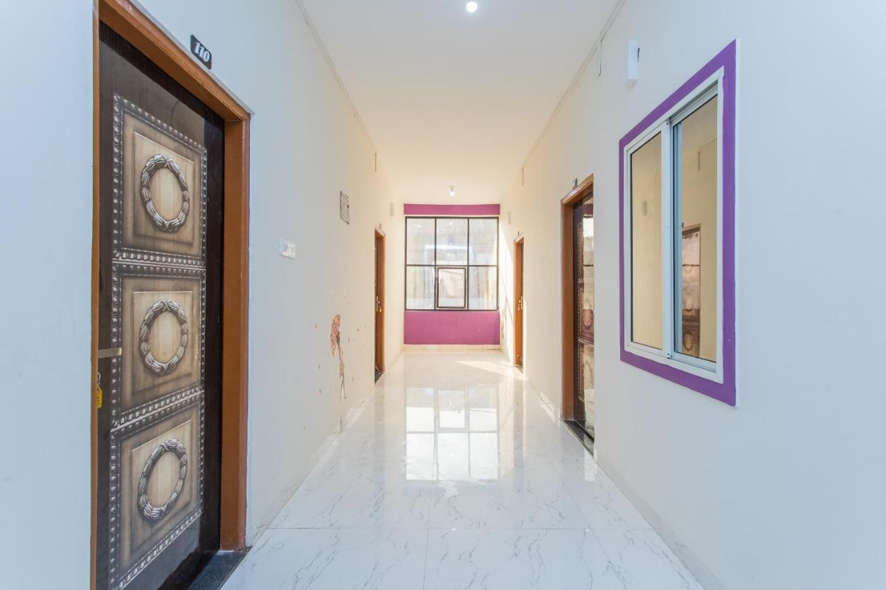 Oyo 27862 Hotel Brooklyn Indore Buitenkant foto
